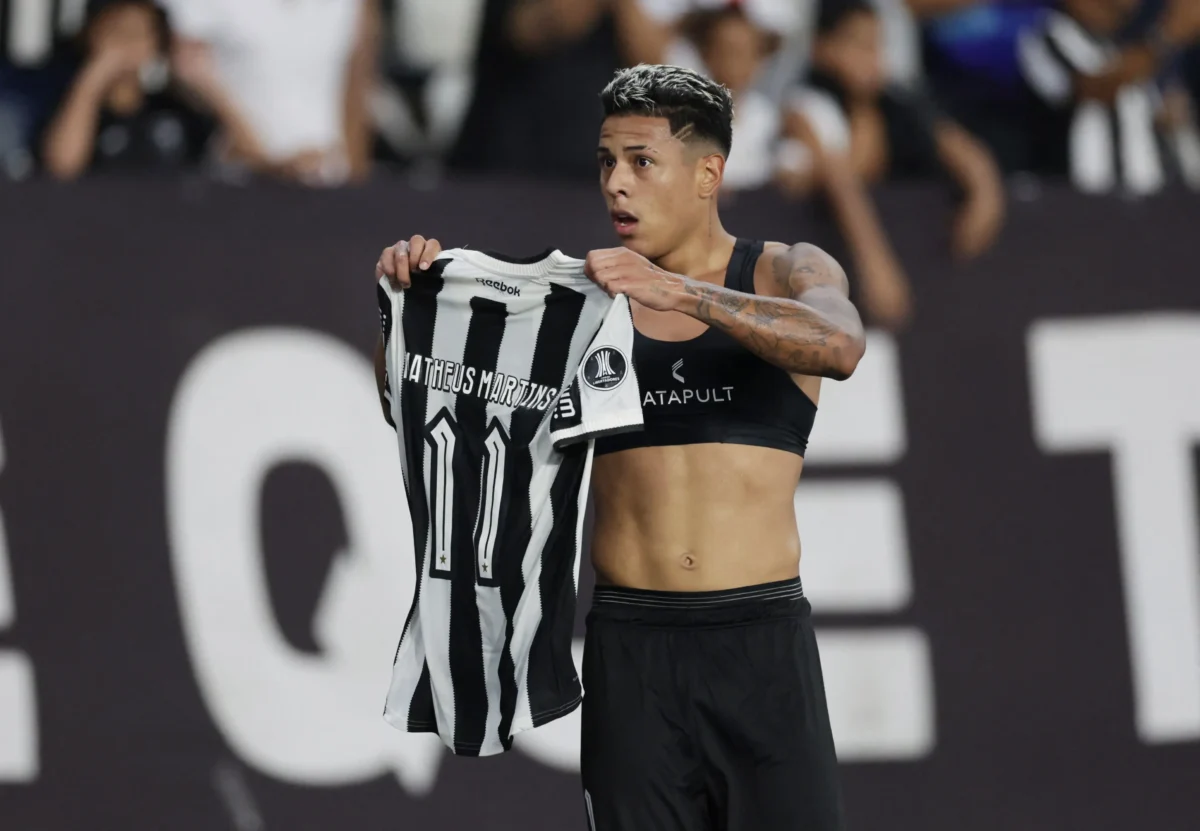 Ausência de Matheus Martins: Treinos nos EUA e Possível Desfalque no Botafogo