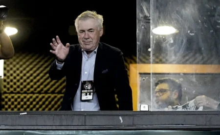 Ancelotti abandona partida do Corinthians antes do apito final: reação repercute na web