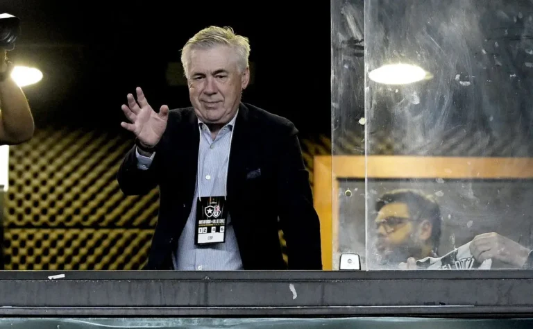 Ancelotti abandona partida do Corinthians antes do apito final: reação repercute na web