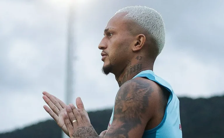 Jornal inglês exalta atuação de Wesley no Flamengo: "Atuações impressionantes"