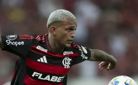 Wesley Deixa o Flamengo no Brasileirão: Venda Próxima de Conclusão