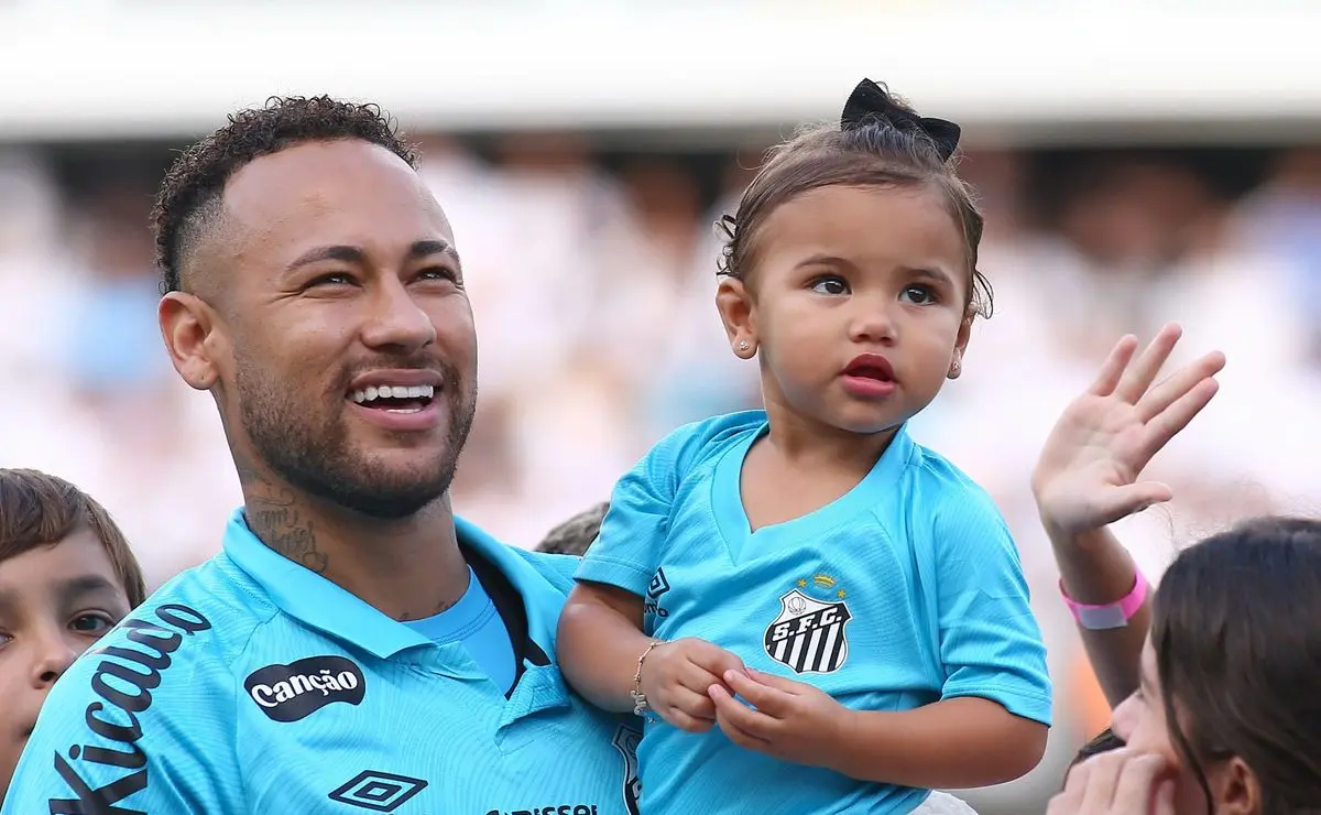 Neymar Reafirma Compromisso com o Santos e Descarta Rivalidades Nacionais
