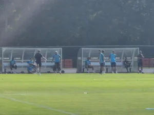 Ausência de Arrascaeta e Alex Sandro no primeiro treino do Flamengo nos EUA: Copa de Clubes em foco