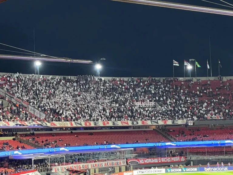 São Paulo Vaiado: Torcida Protesta Após Derrota para o Vasco