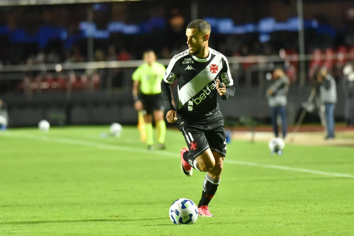 Coutinho comemora desempenho, exalta Diniz e sinaliza continuidade no Vasco: "Semana propícia para negociações"