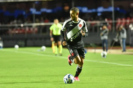Coutinho comemora desempenho, exalta Diniz e sinaliza continuidade no Vasco: "Semana propícia para negociações"