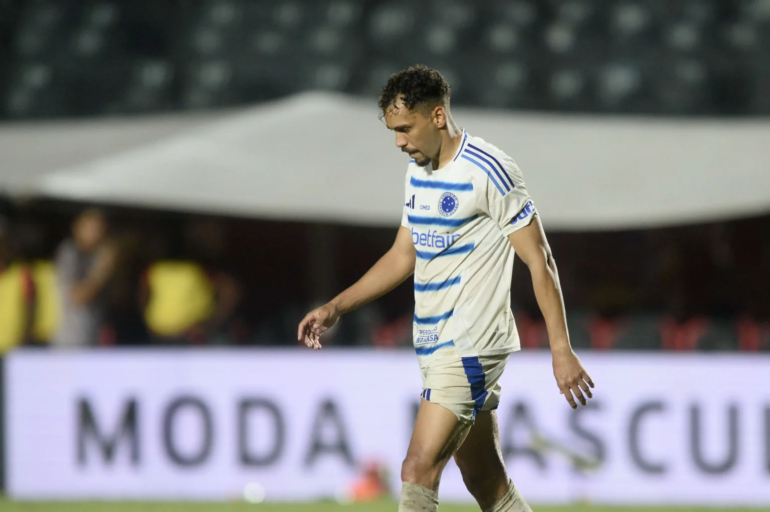 Vitória e Cruzeiro: Eduardo entra em contato com Jamerson, lesionado em partida