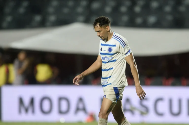 Vitória e Cruzeiro: Eduardo entra em contato com Jamerson, lesionado em partida