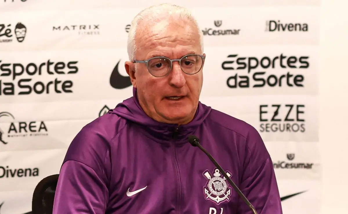 Dorival reconhece que crise política causa instabilidade no elenco em má fase