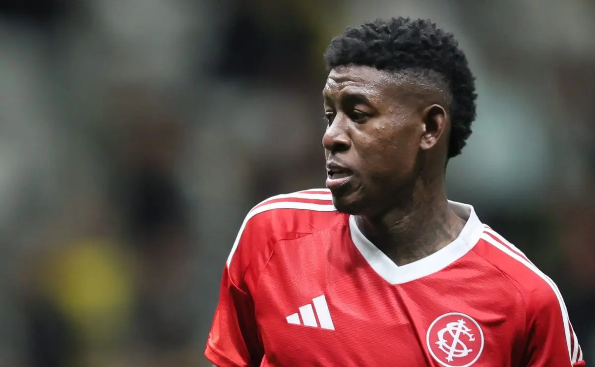 Vitão balança as redes, mas o Internacional amarga nova derrota no Brasileirão.