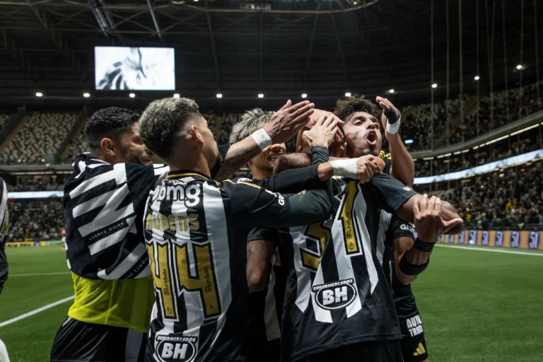 Atlético-MG amplia invencibilidade no Brasileirão, encosta no G-6 e descansa em paz
