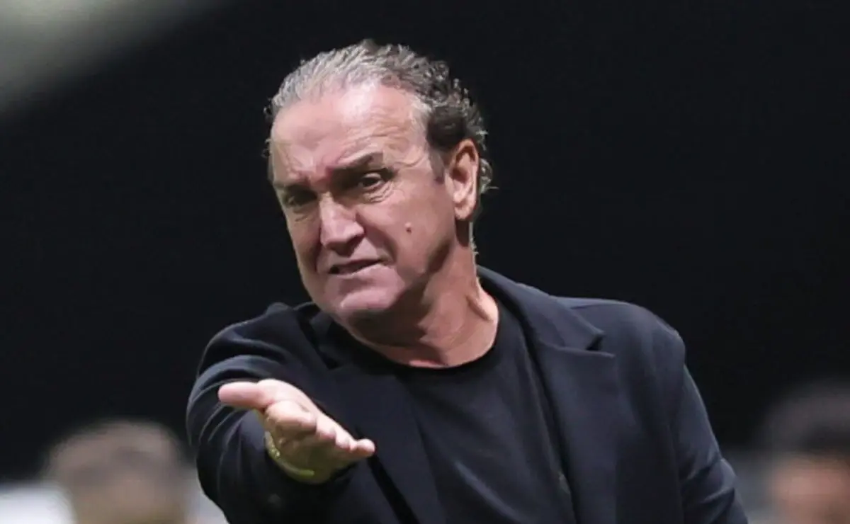 Cuca analisa Atlético-MG x Internacional e aponta motivo da derrota do Internacional: "Mudança tática"
