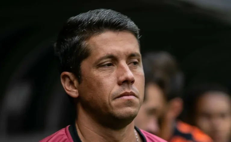 Carpini lamenta derrota em coletiva após Vitória x Cruzeiro: “Hoje foi muito triste”