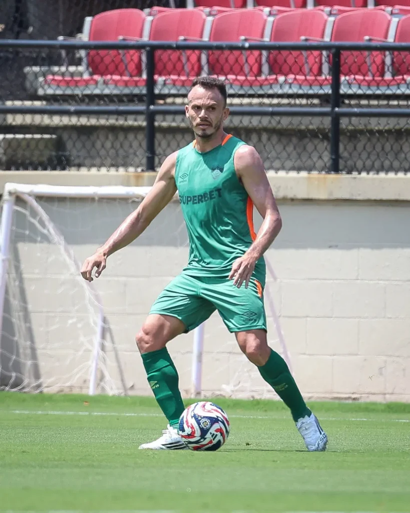 Renê, do Fluminense, sobre o Borussia: "Podemos surpreender"