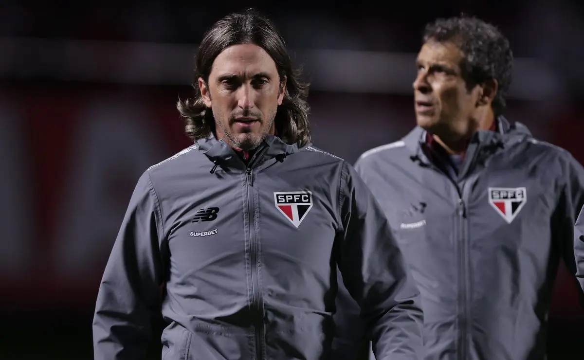São Paulo Confia em Zubeldía e Busca Reação Pós-Pausa do Mundial