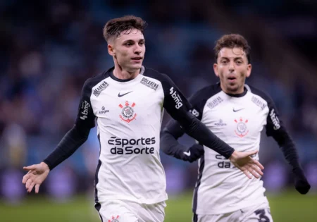 Bidon encerra jejum de um ano no Corinthians com golaço e vai para as férias embalado