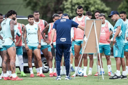 Jardim exalta jogadores do Cruzeiro após "calarem" críticos e não afasta novas contratações