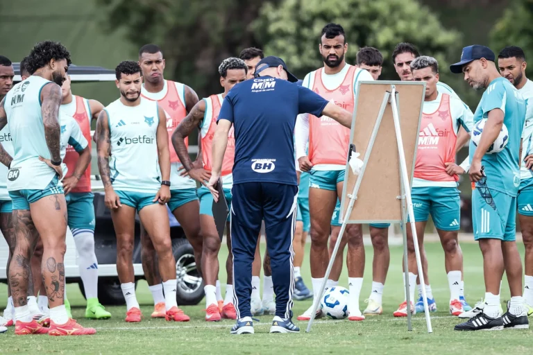 Jardim exalta jogadores do Cruzeiro após "calarem" críticos e não afasta novas contratações