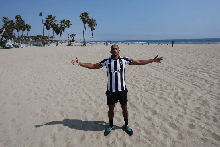 Marlon sonha com Copa e projeta Botafogo: "Conquistamos tudo com luta"