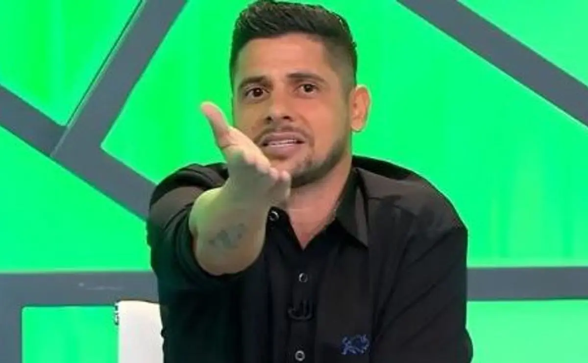 Cicinho celebra mudança no Santos, destaca avanço e menciona Neymar: "Boa notícia"