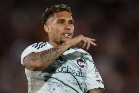 Navarro, ex-jogador de Botafogo e Palmeiras, analisa rivais e aponta os melhores estádios da Copa.