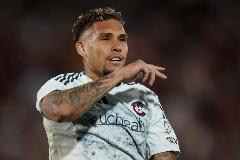 Navarro, ex-jogador de Botafogo e Palmeiras, analisa rivais e aponta os melhores estádios da Copa.