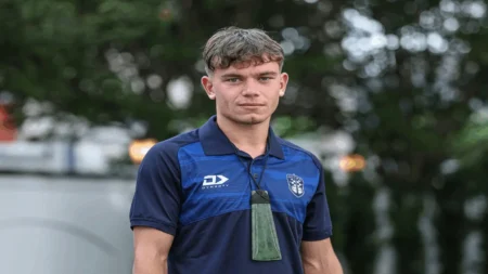 Concorrente do Bayern: zagueiro concilia prova universitária pós-jogo nos EUA e expediente em loja de ferragens