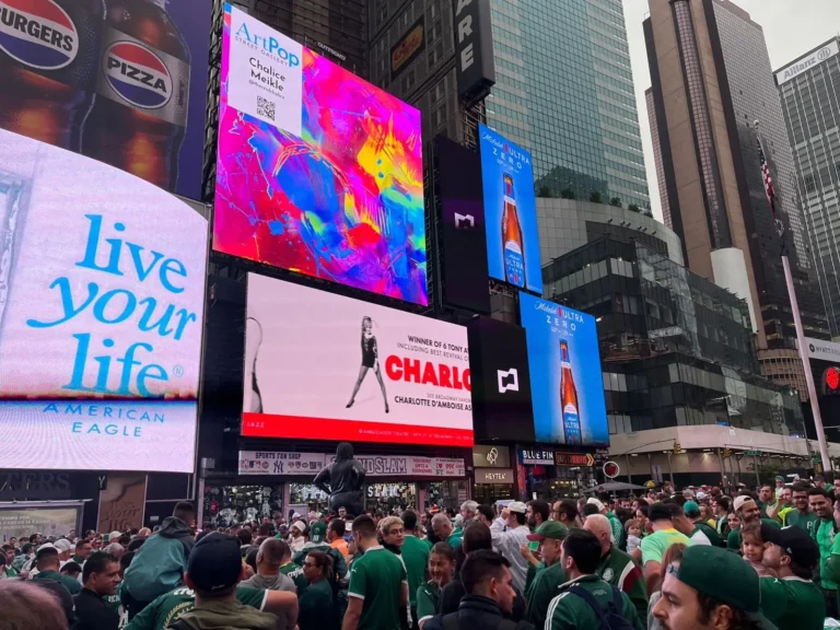 Palmeirenses "invadem" a Times Square e celebram antes do Mundial de Clubes: veja fotos