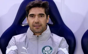 Abel Ferreira se declara ao Palmeiras e celebra fase vitoriosa na carreira