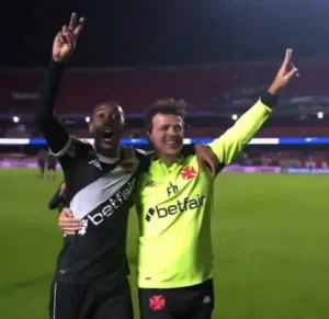 De Rayan a Loide: balanço de ganhos e perdas no Vasco em um mês com Diniz