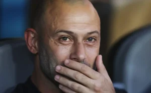 Mascherano expõe dificuldades de Messi no Inter Miami e se irrita com o Palmeiras.