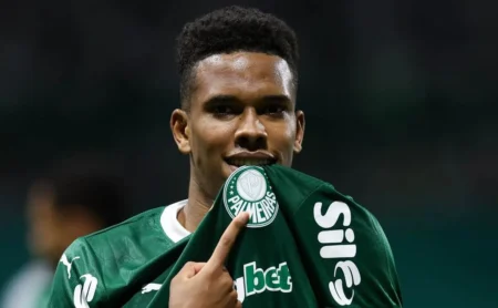 IA prevê vitória do Palmeiras sobre o Porto no Mundial de Clubes, com menção a Estêvão.