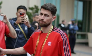Jorginho Brilha nos Treinos do Flamengo: Filipe Luís Impressionado com os Bastidores para o Mundial