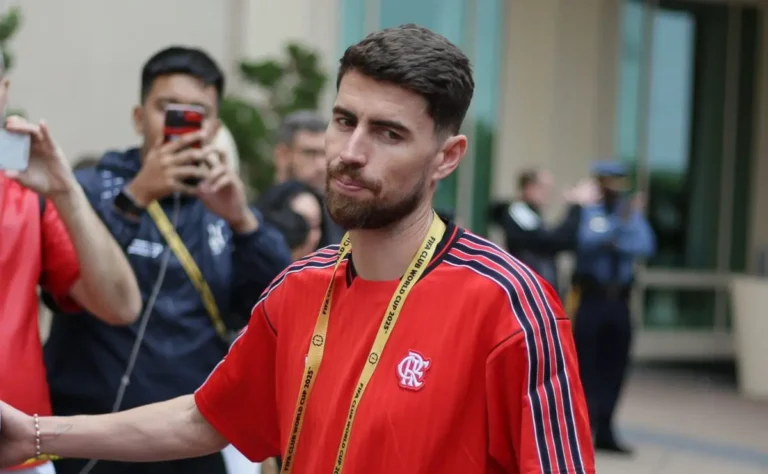 Jorginho Brilha nos Treinos do Flamengo: Filipe Luís Impressionado com os Bastidores para o Mundial