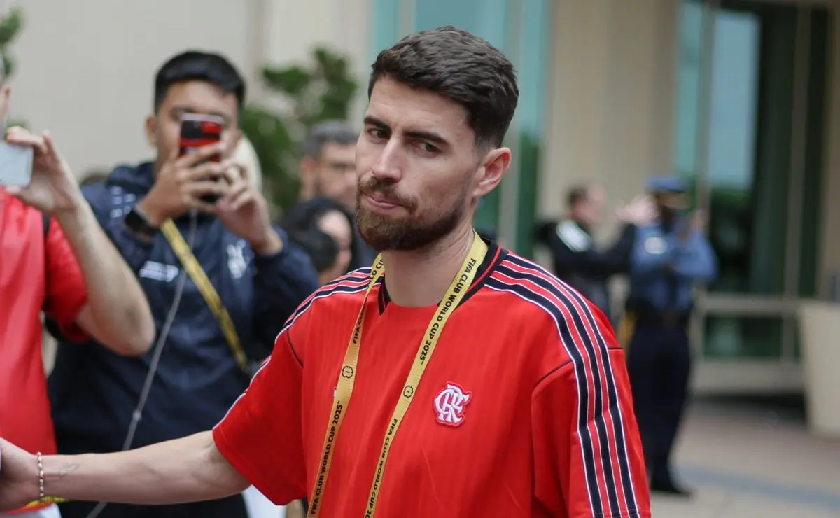 Jorginho Brilha nos Treinos do Flamengo: Filipe Luís Impressionado com os Bastidores para o Mundial