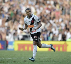 Yan Sasse, ex-Vasco, é camisa 10 de rival do Flamengo em torneio: veja passagem