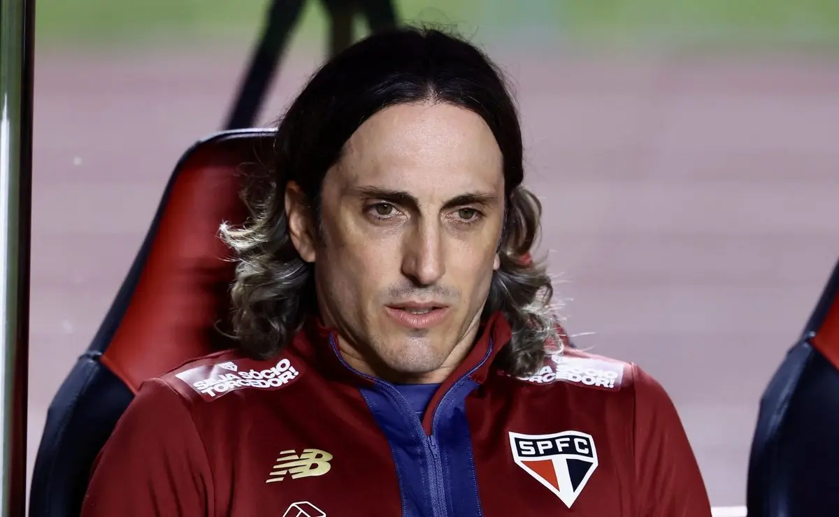 Crespo é o favorito para substituir Zubeldía no São Paulo.