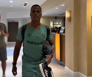 Arias critica favoritismo em jogo contra Fluminense e Borussia: "Falta de respeito com os demais"