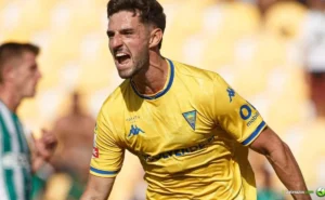Cruzeiro Busca Alejandro Marqués do Estoril para Ataque