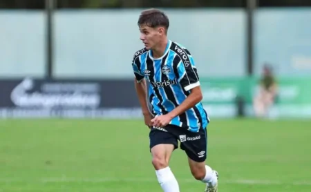 Grêmio negocia jovem promessa da base para clube saudita