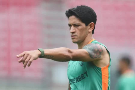 Cano se sente mais forte e projeta retorno ao Fluminense em um mês: "Muita vontade de fazer o LL"