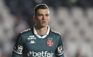 Carlos Germano avalia chances de Léo Jardim na Seleção Brasileira.