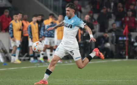 Palmeiras busca lateral do Racing para vaga de Mayke e rivaliza com o Santos