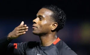 Grêmio intensifica investida por Helinho: Mano Menezes à espera de reforço