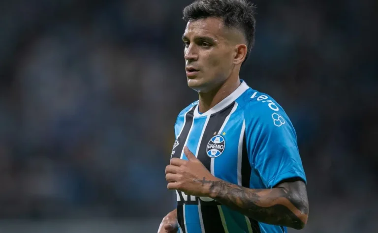 Guerra articula reunião decisiva para renovação de Cristaldo com o Grêmio
