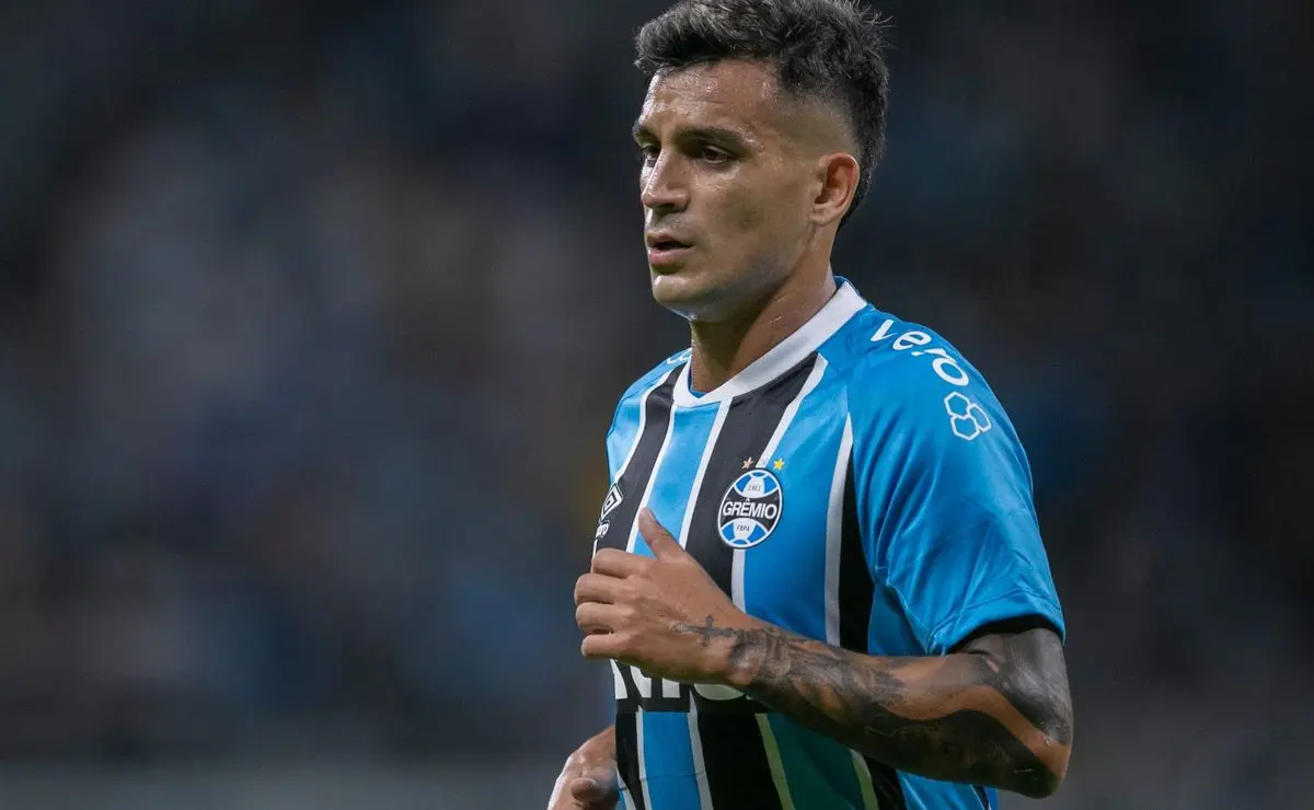 Guerra articula reunião decisiva para renovação de Cristaldo com o Grêmio