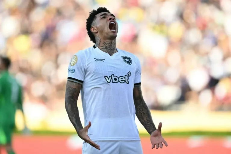Igor Jesus atinge metas de 2024, sob comando de Paiva, e se destaca no cenário internacional pelo Botafogo
