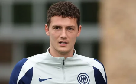 Inter de Milão Desfalcada: Pavard, Bisseck, Çalhanoglu e Zielinski Fora por Lesão e Férias Antecedem Jogo contra o Fluminense