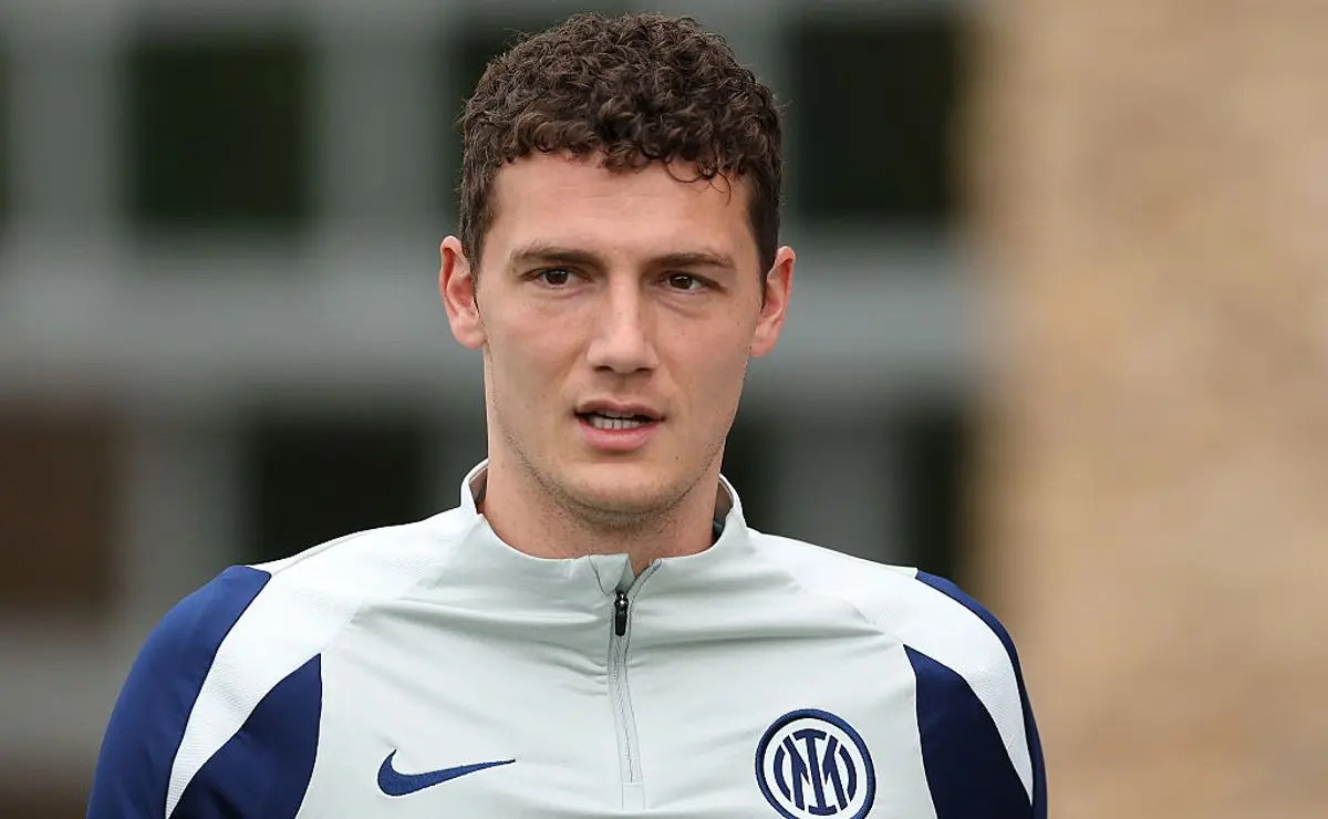 Inter de Milão Desfalcada: Pavard, Bisseck, Çalhanoglu e Zielinski Fora por Lesão e Férias Antecedem Jogo contra o Fluminense