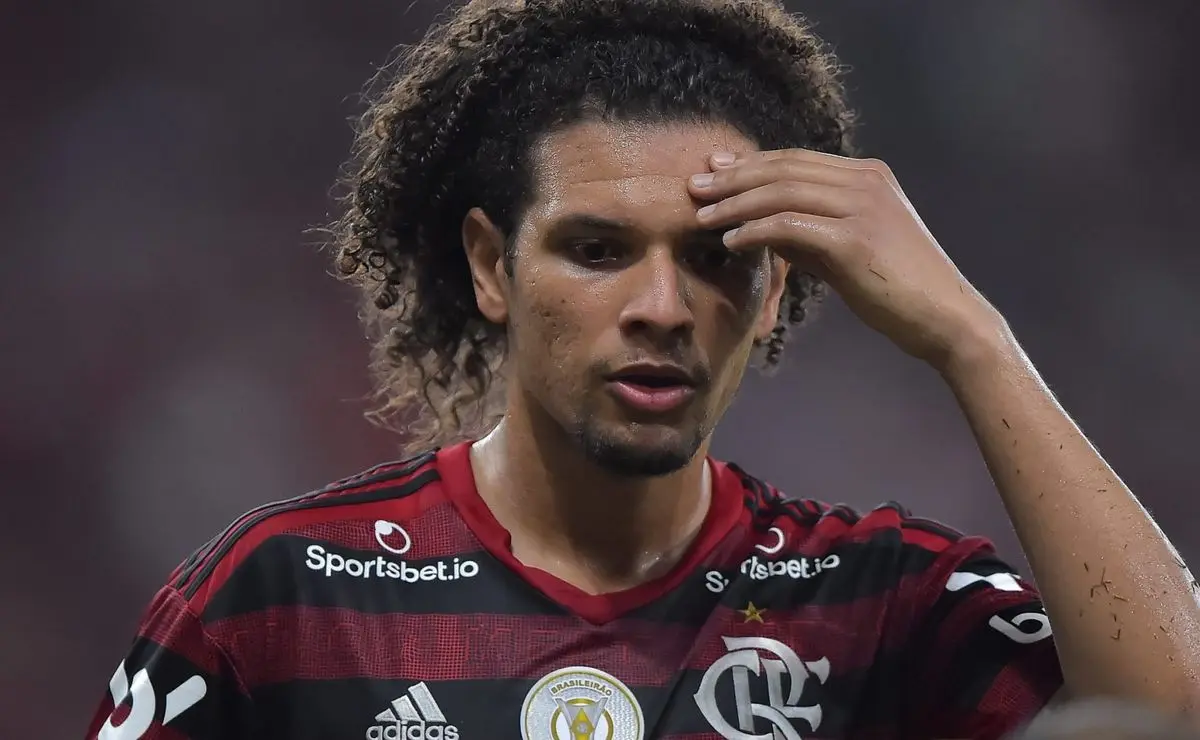 Internacional busca Willian Arão, mas Santos avança em negociação por volante com projeto atrativo